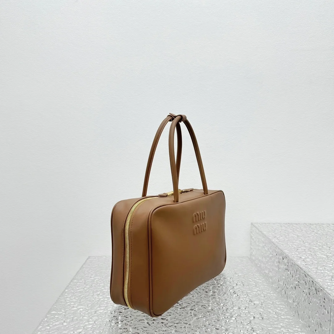 미우미우 가죽 탑 핸들 숄더백 브라운