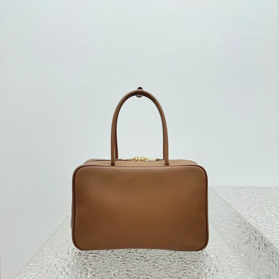 미우미우 가죽 탑 핸들 숄더백 브라운