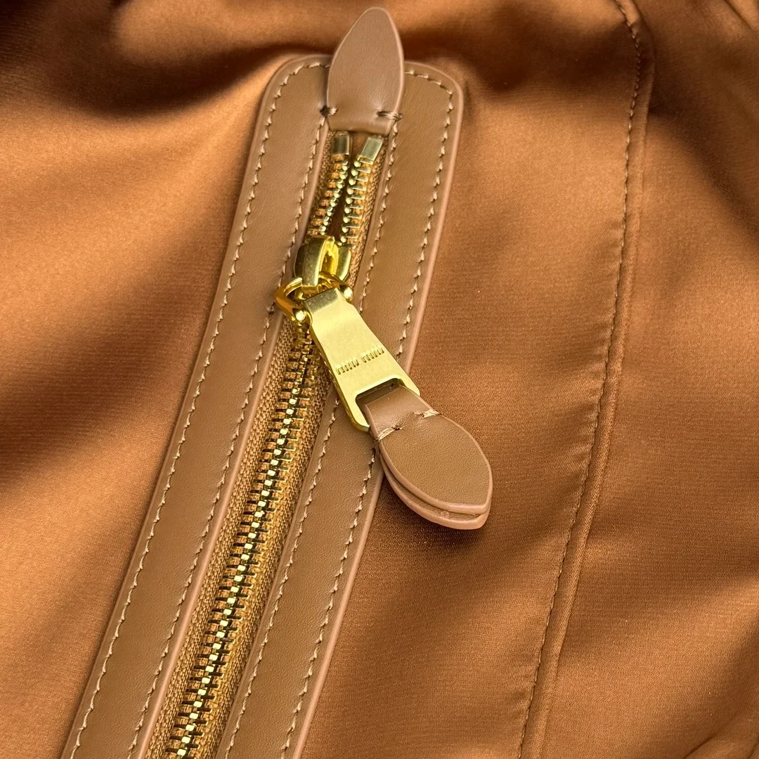 미우미우 가죽 탑 핸들 숄더백 브라운