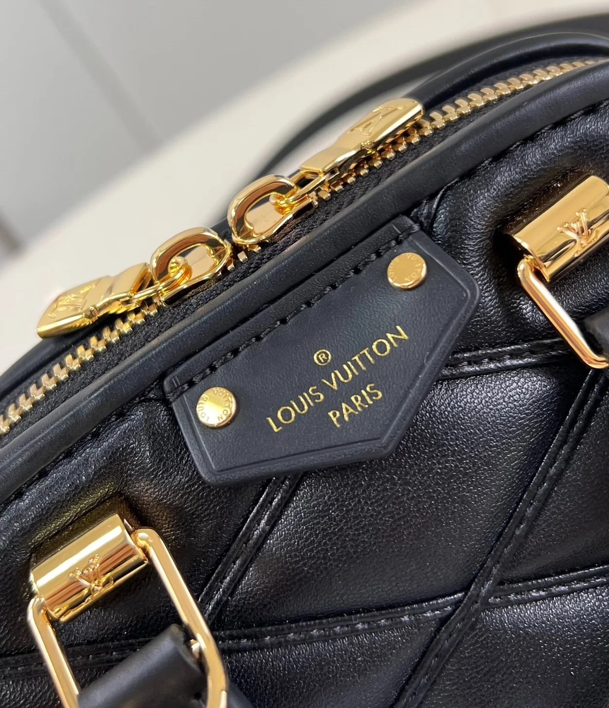 루이비통 나노 알마 말타쥬 M83048