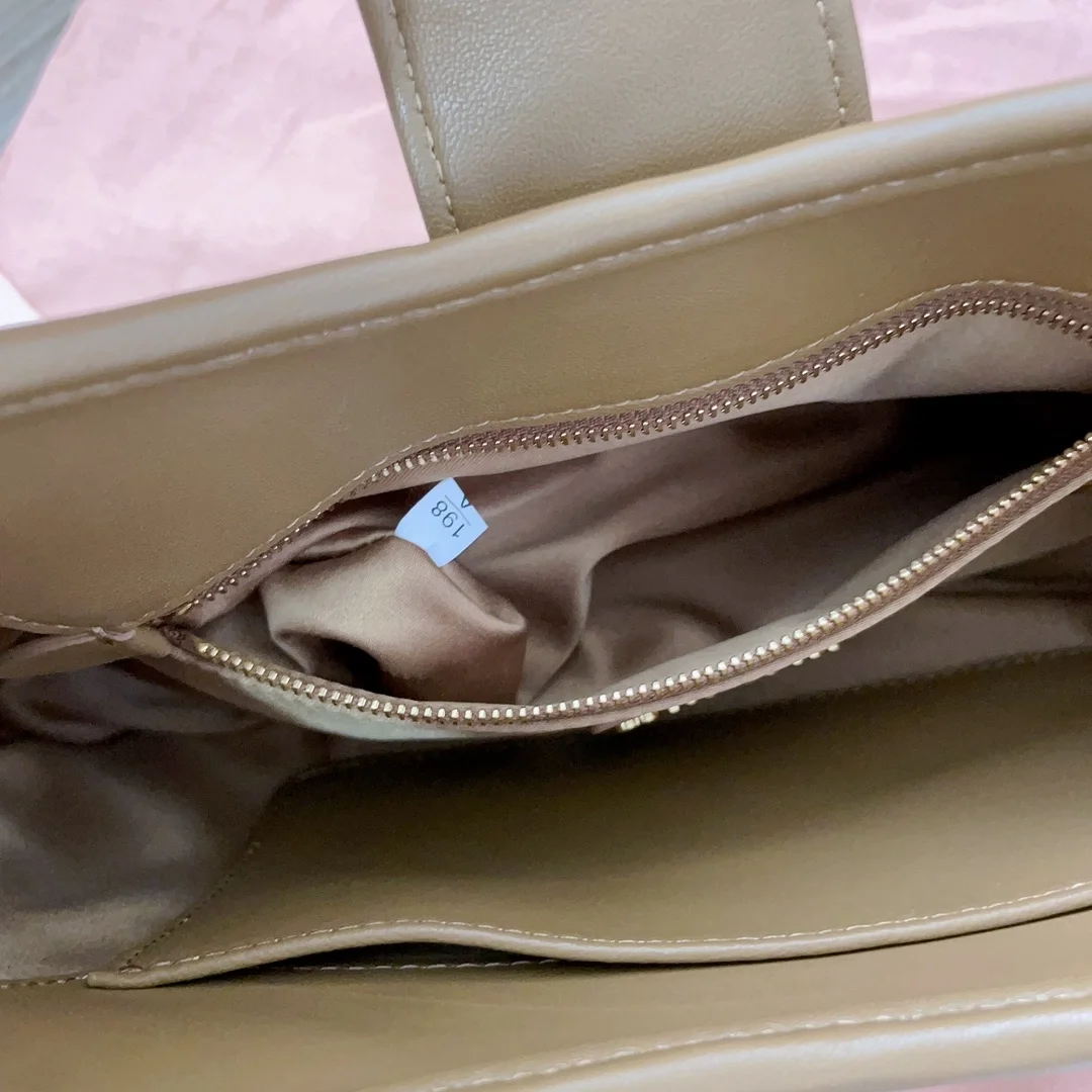 미우미우 마테라쎄 숄더백 브라운