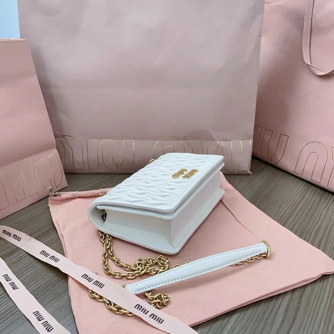 미우미우 마테라쎄 나파 가죽백 화이트