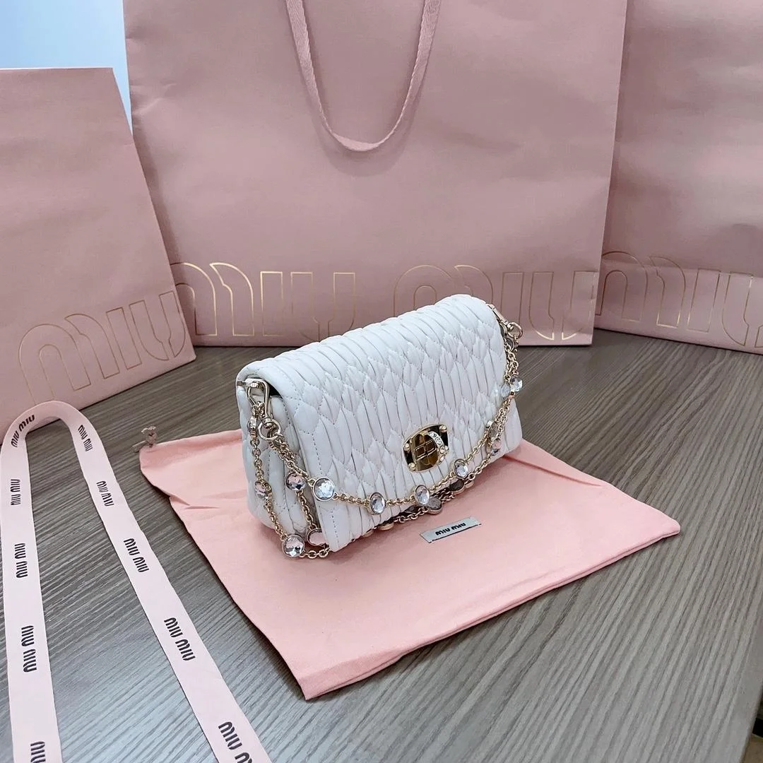 미우미우 마테라쎄 나파 가죽 크리스탈 미니백 화이트