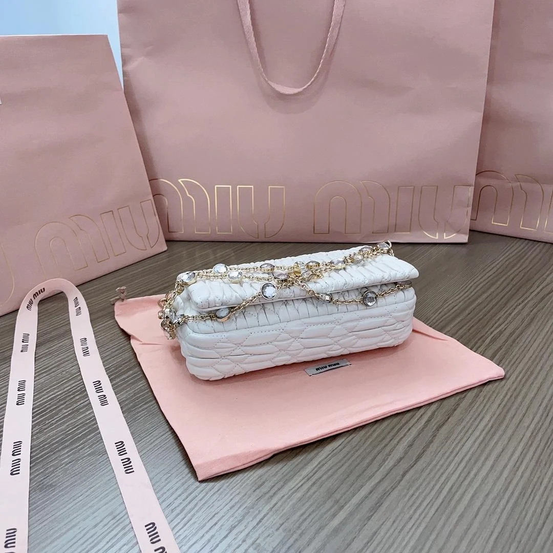 미우미우 마테라쎄 나파 가죽 크리스탈 미니백 화이트