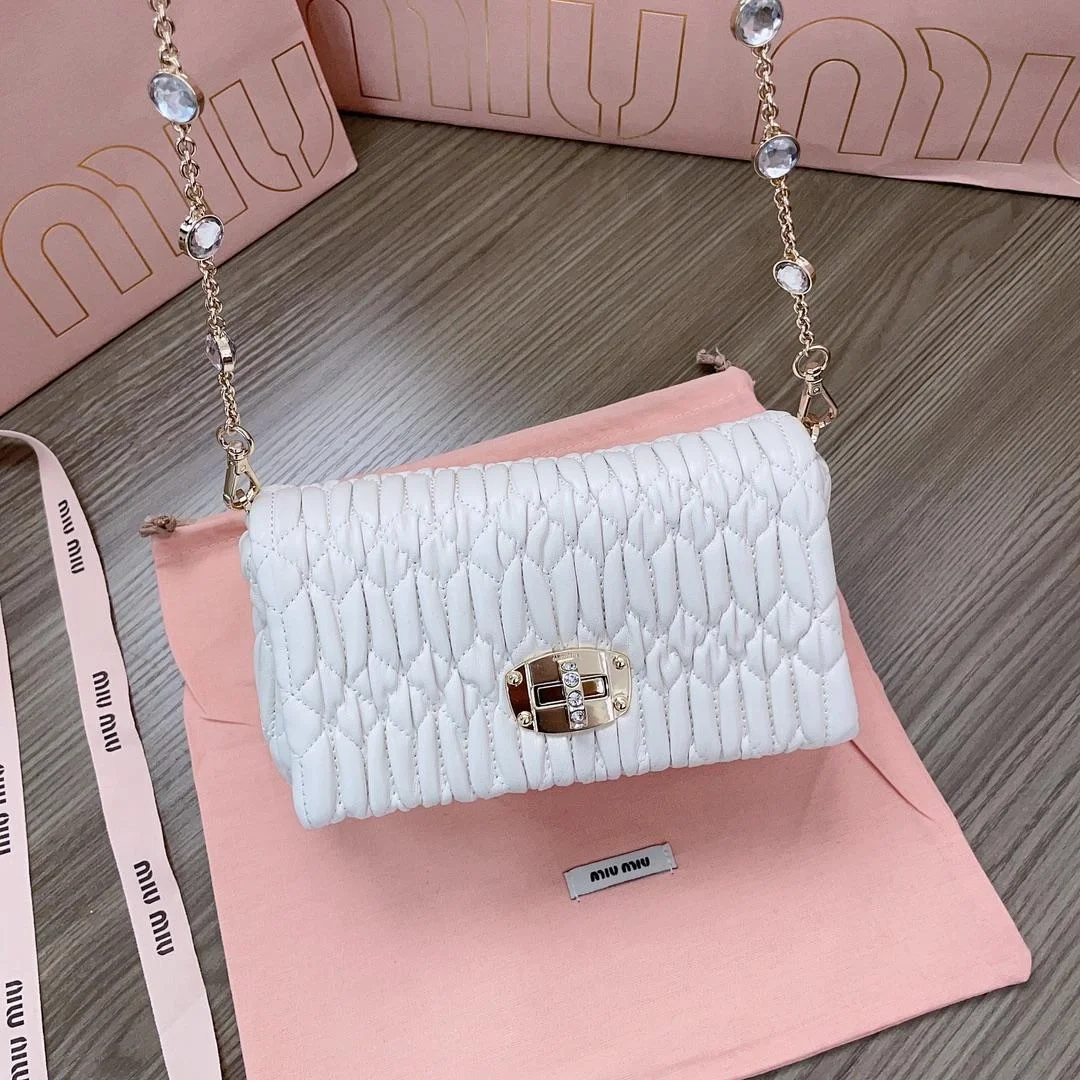 미우미우 마테라쎄 나파 가죽 크리스탈 미니백 화이트
