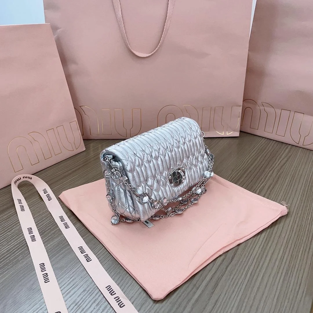 미우미우 마테라쎄 나파 가죽 크리스탈 미니백 실버