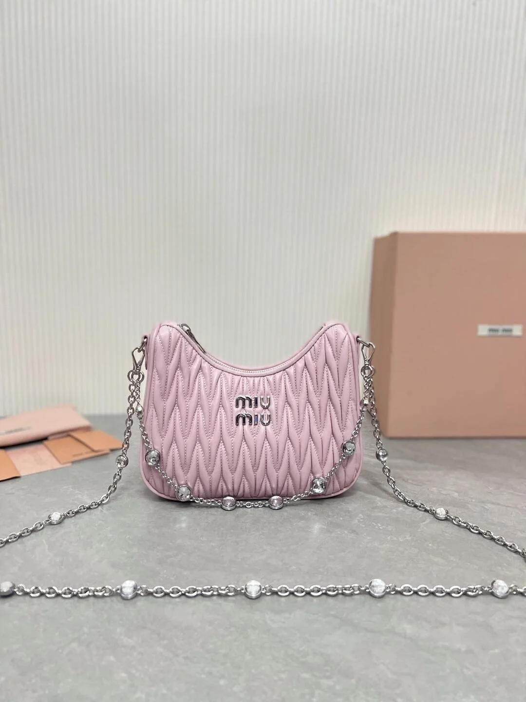 미우미우 마테라쎄 나파 가죽 숄더백 크리스탈 핑크