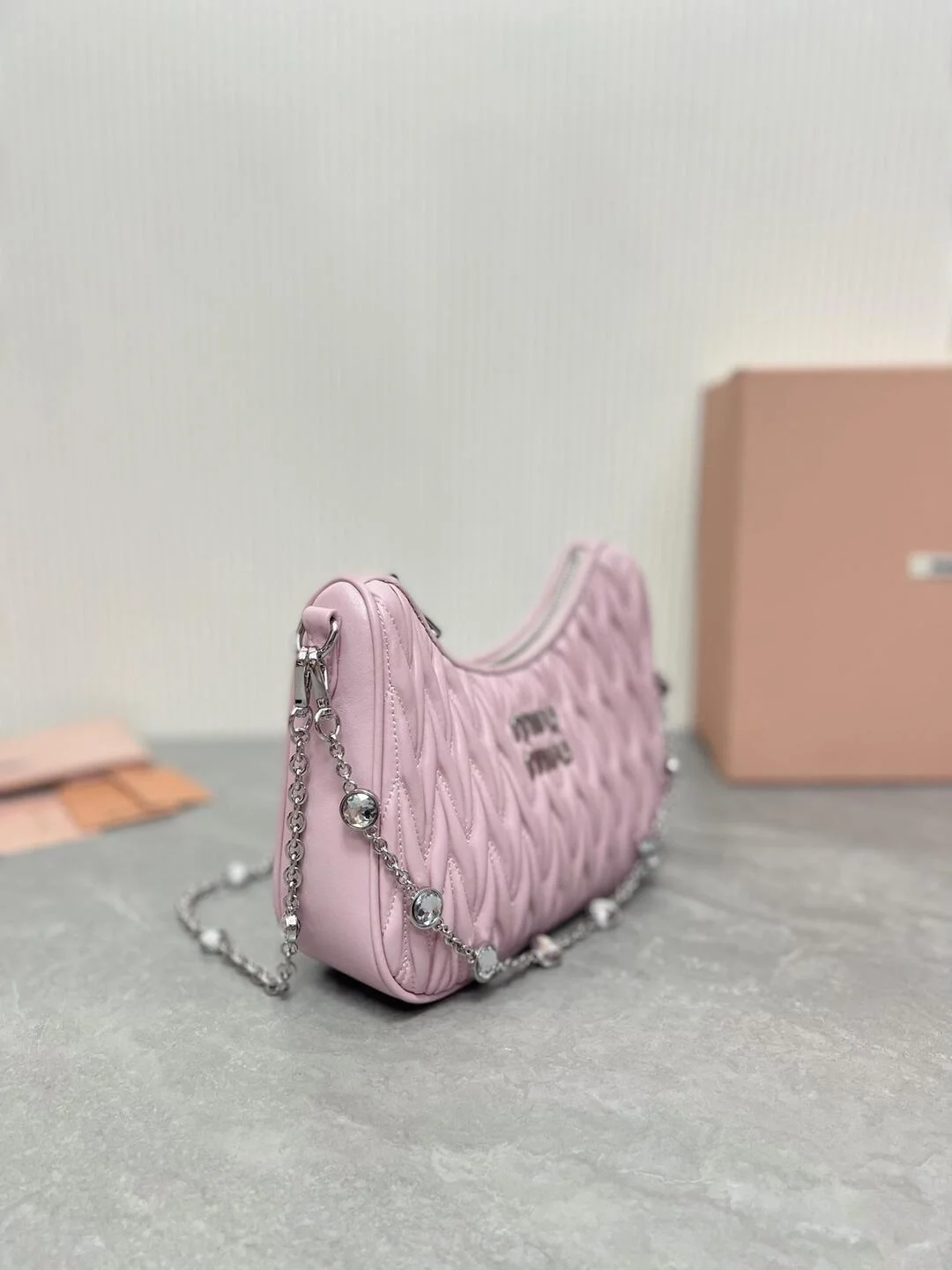 미우미우 마테라쎄 나파 가죽 숄더백 크리스탈 핑크