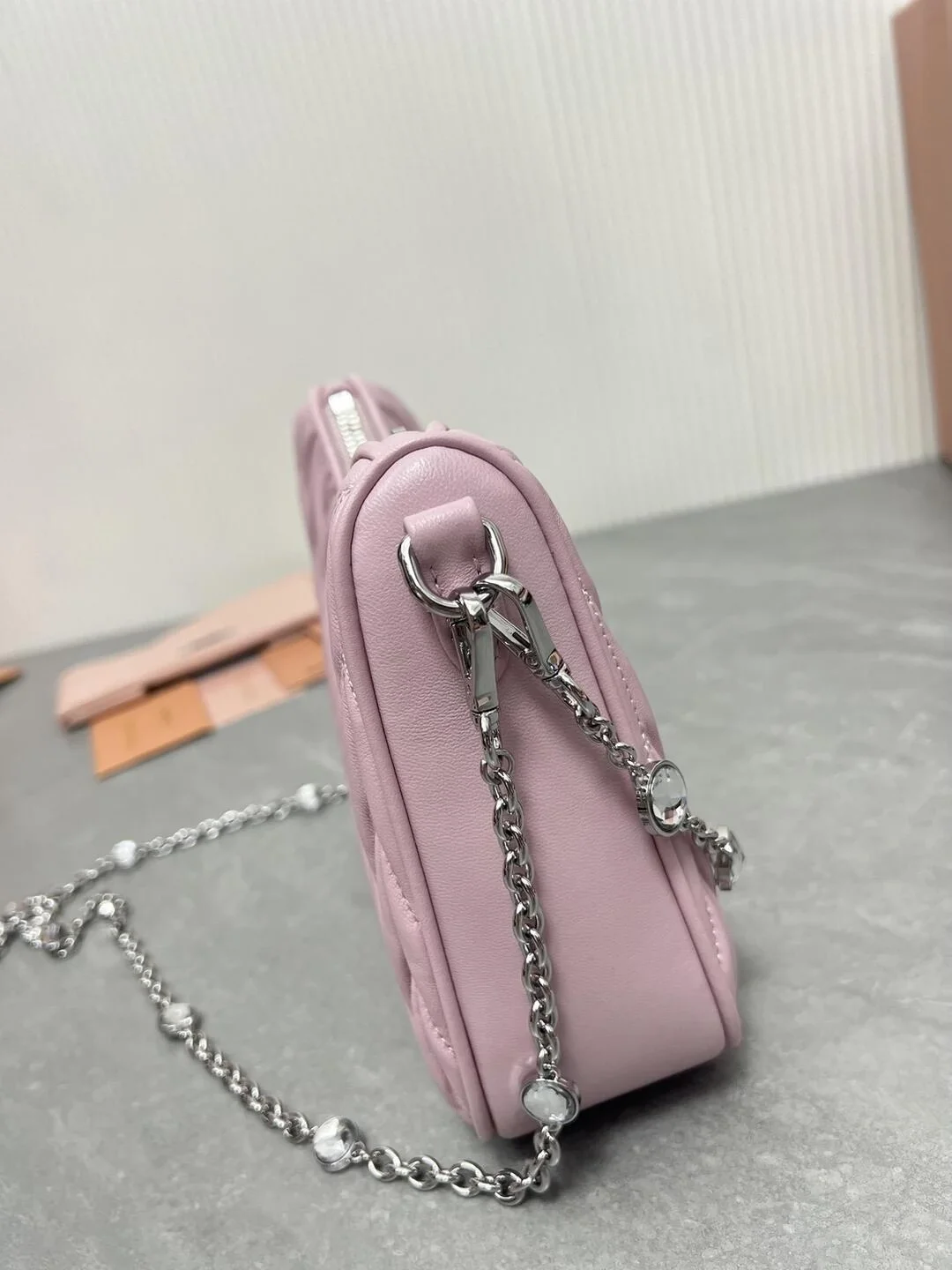 미우미우 마테라쎄 나파 가죽 숄더백 크리스탈 핑크