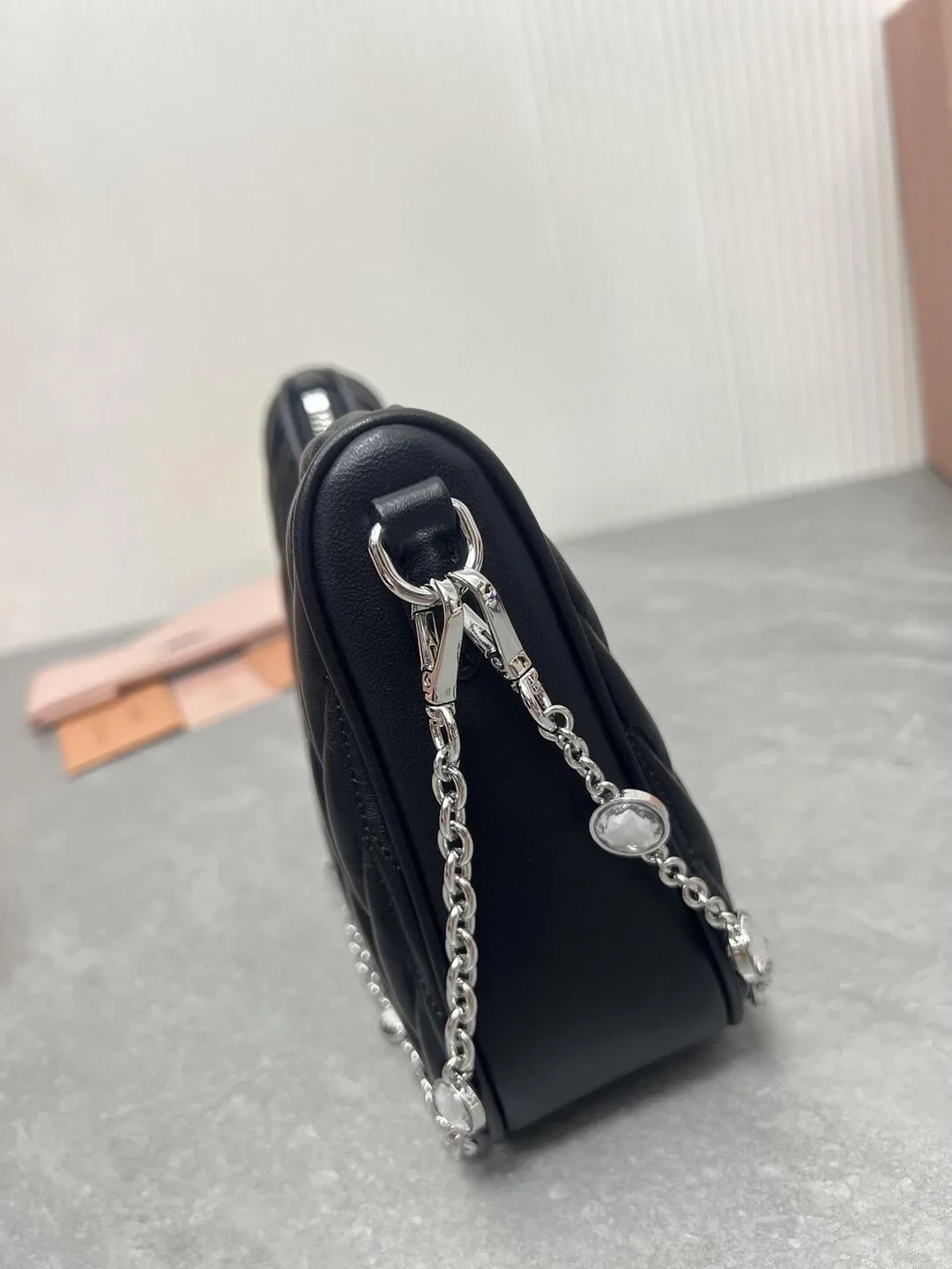 미우미우 마테라쎄 나파 가죽 숄더백 크리스탈 블랙