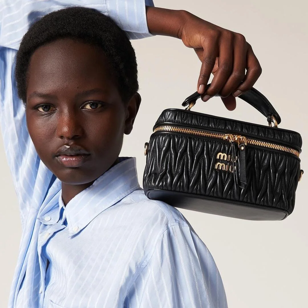 미우미우 마테라쎄 나파 가죽 숄더백 블랙