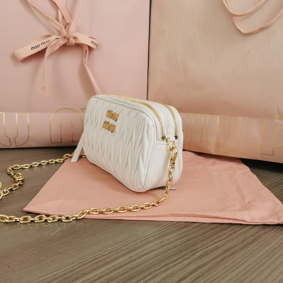 미우미우 마테라쎄 나파 가죽 미니백 화이트