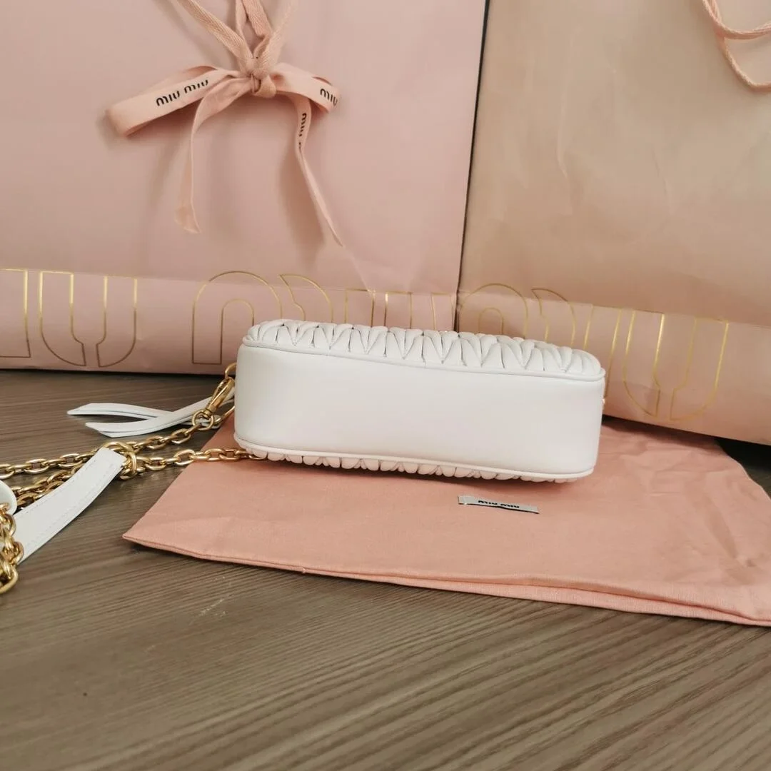미우미우 마테라쎄 나파 가죽 미니백 화이트