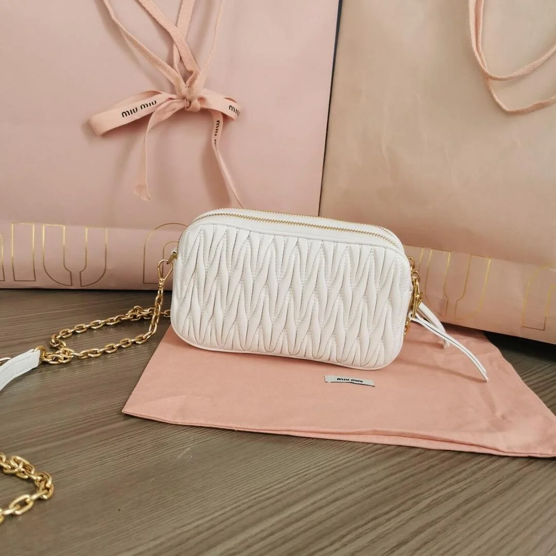 미우미우 마테라쎄 나파 가죽 미니백 화이트