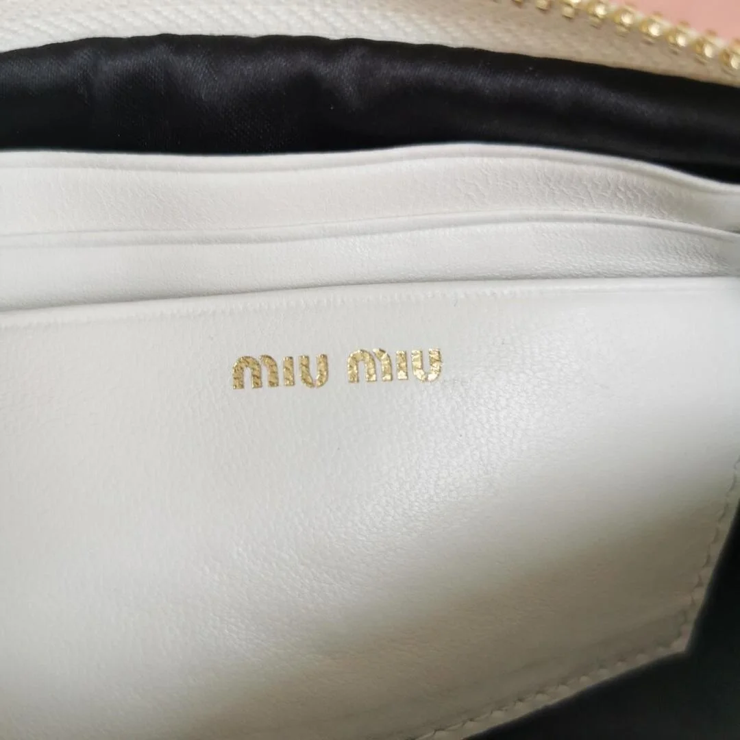 미우미우 마테라쎄 나파 가죽 미니백 화이트
