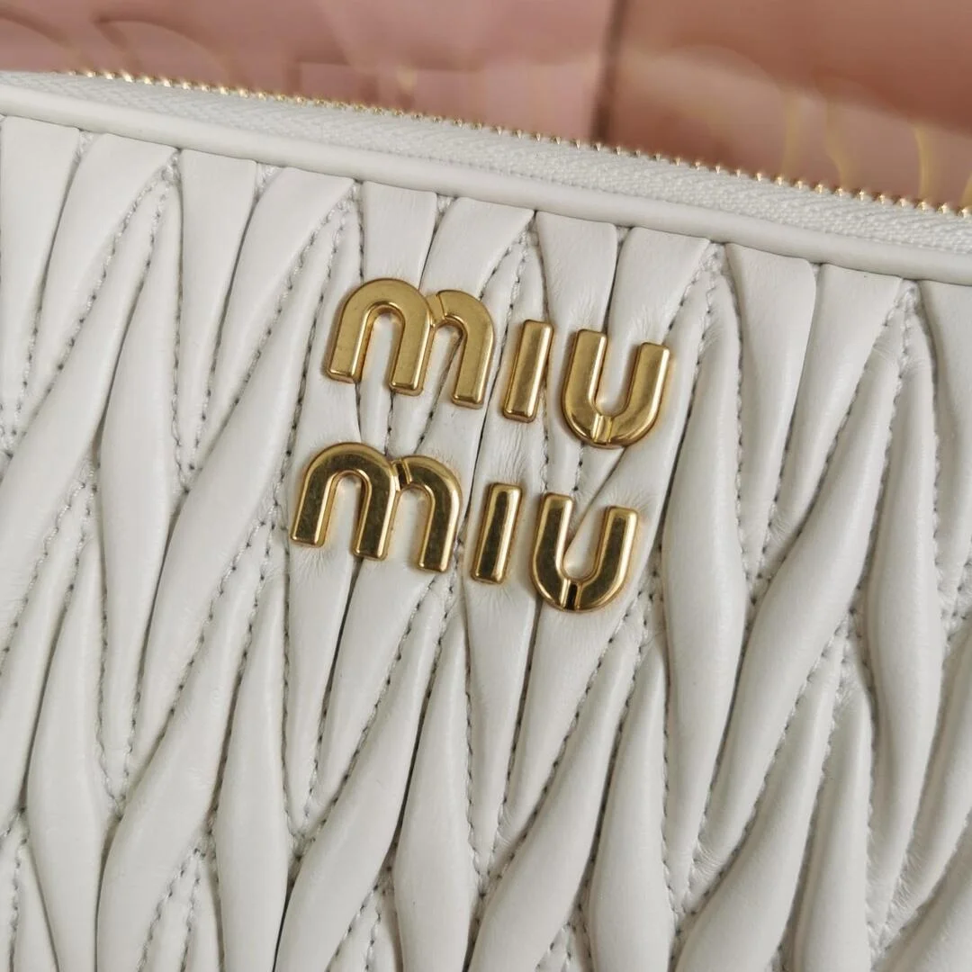 미우미우 마테라쎄 나파 가죽 미니백 화이트