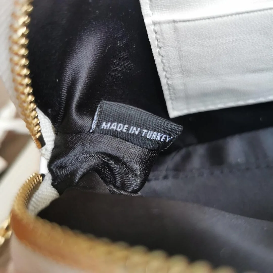 미우미우 마테라쎄 나파 가죽 미니백 화이트