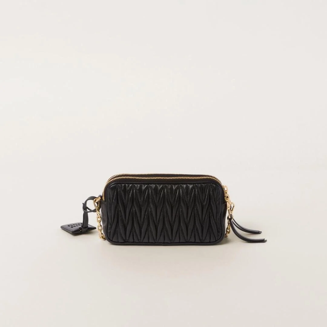 미우미우 마테라쎄 나파 가죽 미니백 블랙