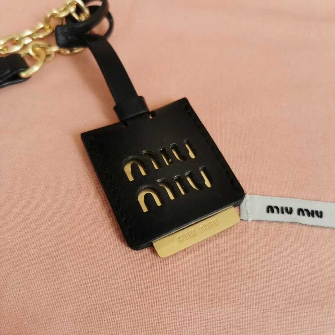 미우미우 마테라쎄 나파 가죽 미니백 블랙