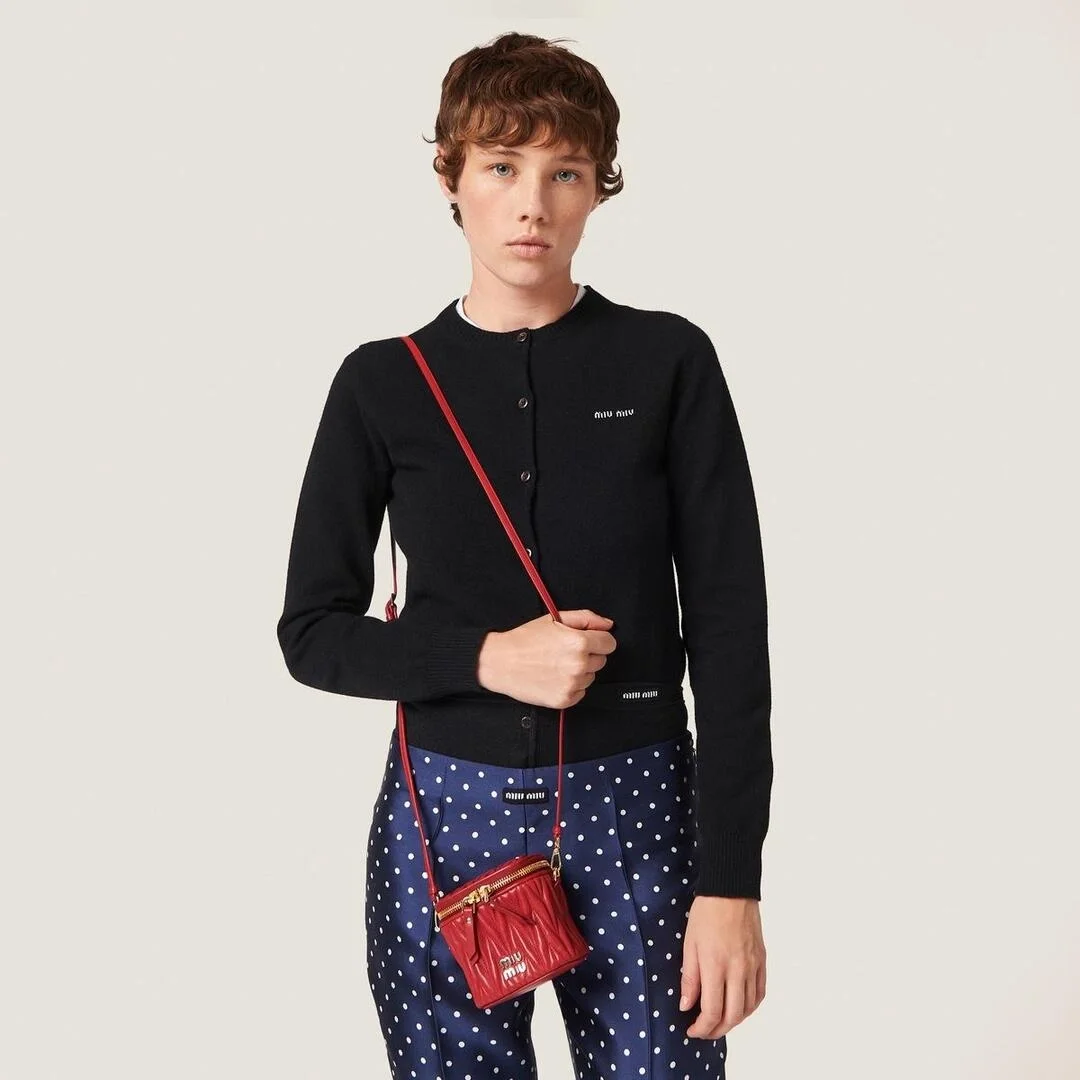미우미우 마테라쎄 나파 가죽 마이크로백 레드