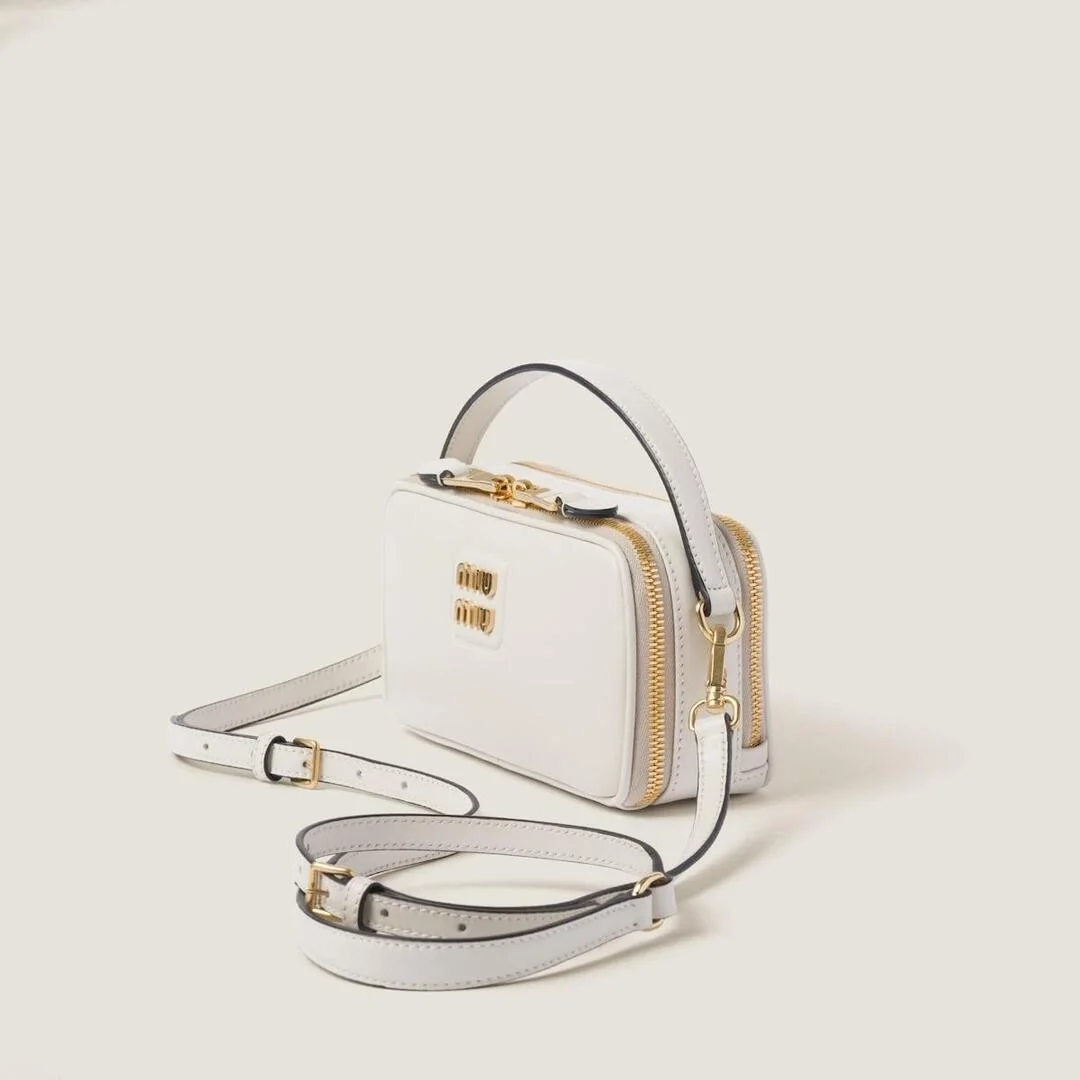 미우미우 가죽 숄더백 화이트