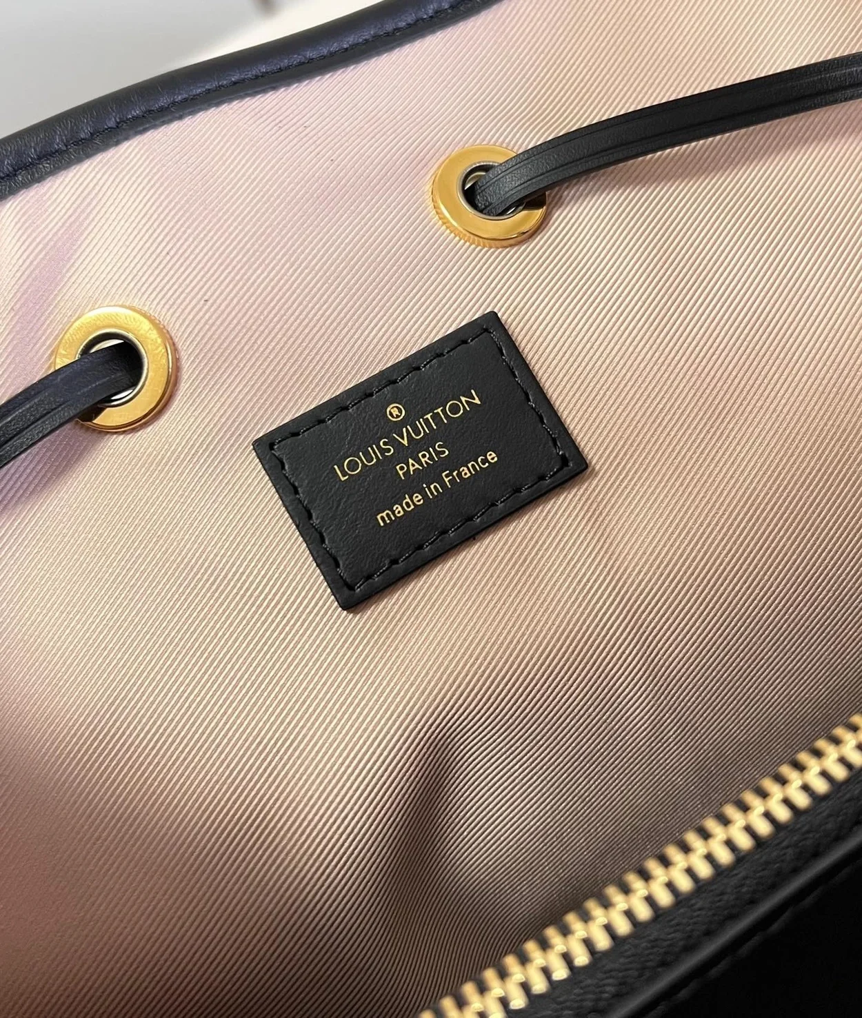 루이비통 네오노에 MM 모노그램 베이지 블랙 M23080