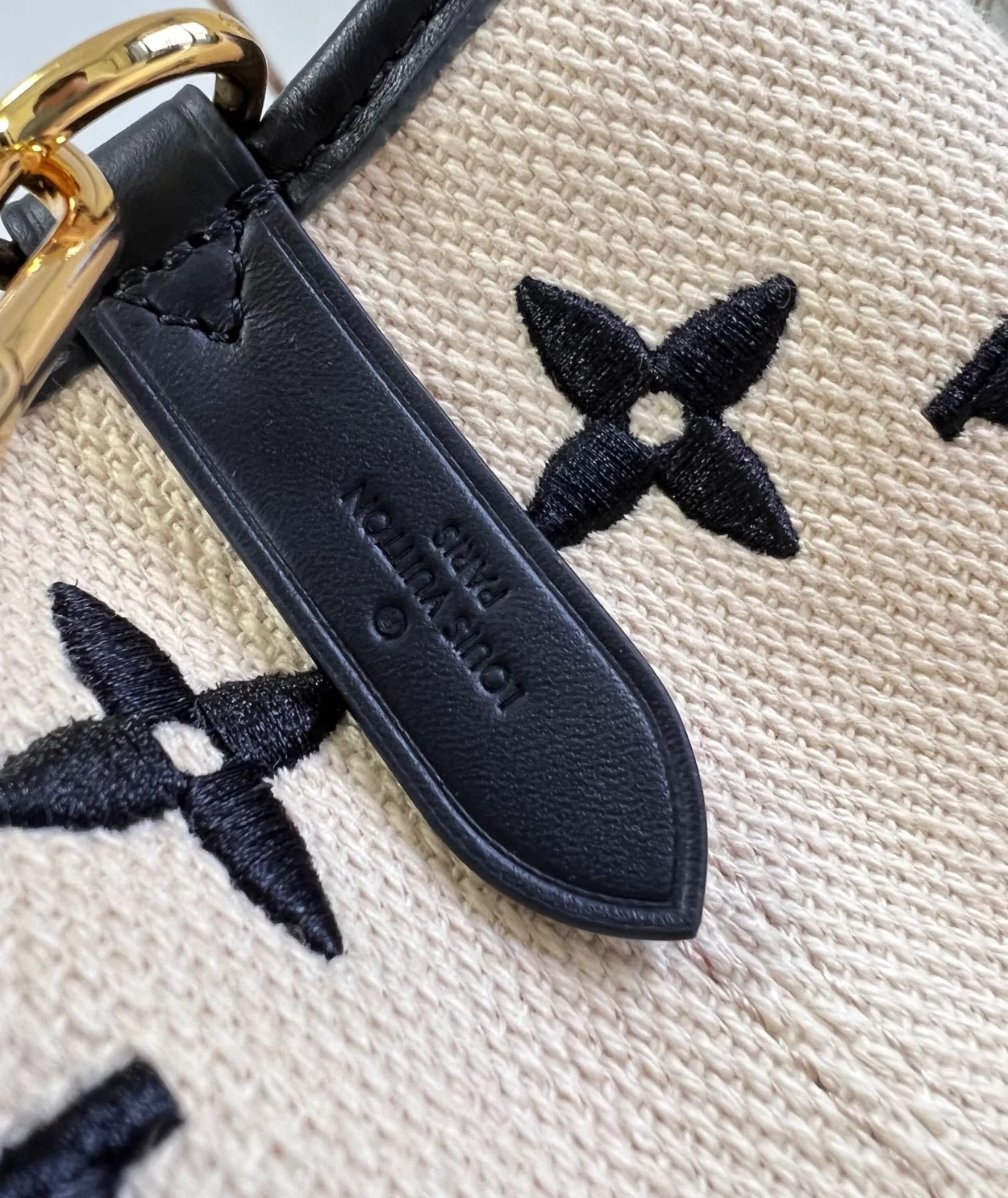 루이비통 네오노에 MM 모노그램 베이지 블랙 M23080