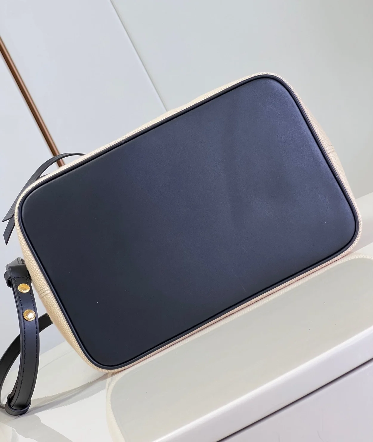 루이비통 네오노에 MM 모노그램 베이지 블랙 M23080