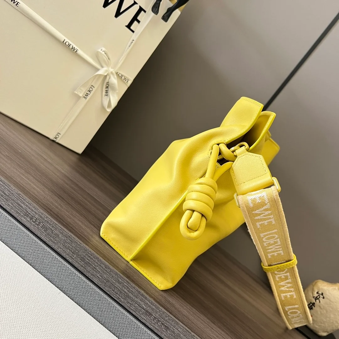 로에베 플라멩코 클러치 백 옐로우