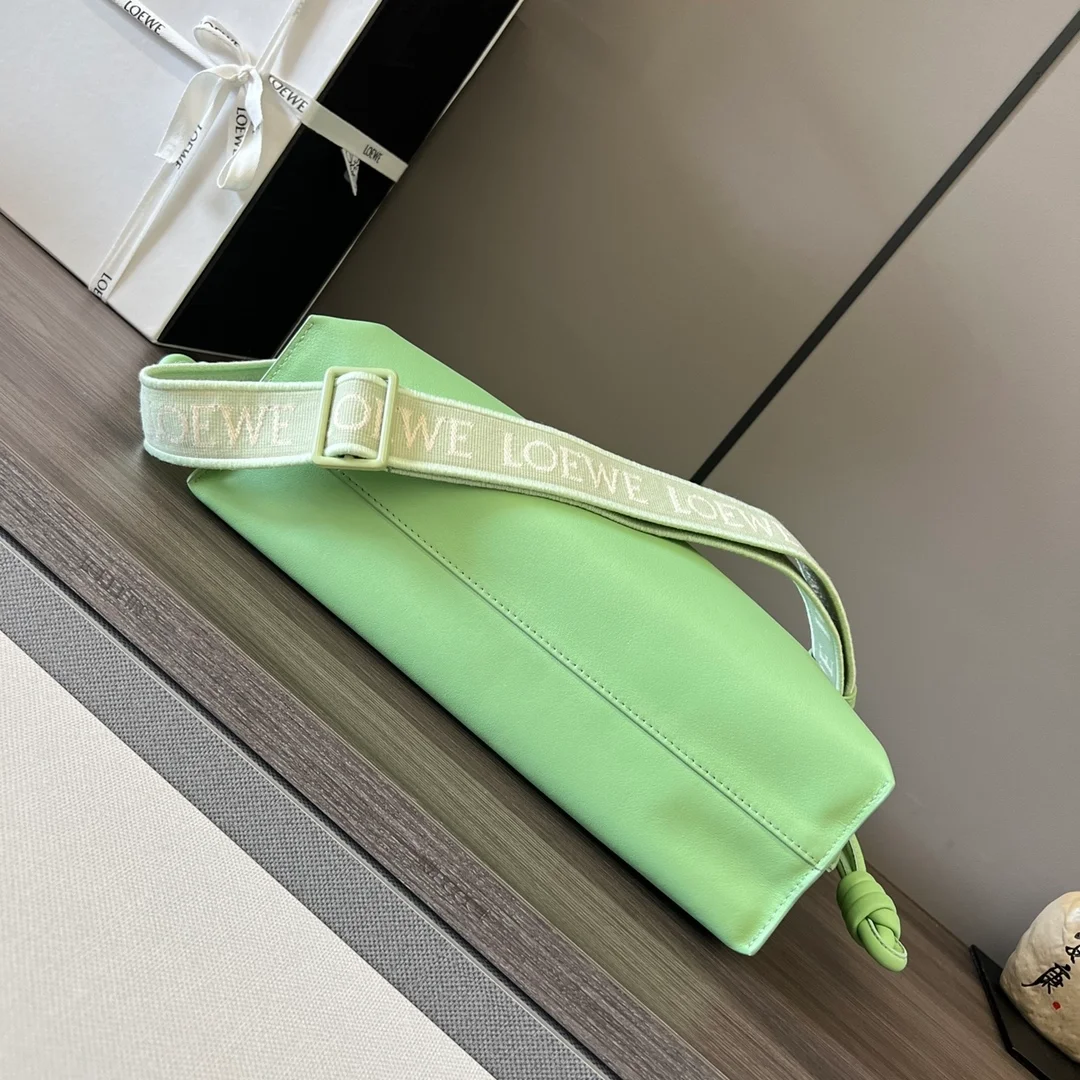 로에베 플라멩코 클러치 백 그린