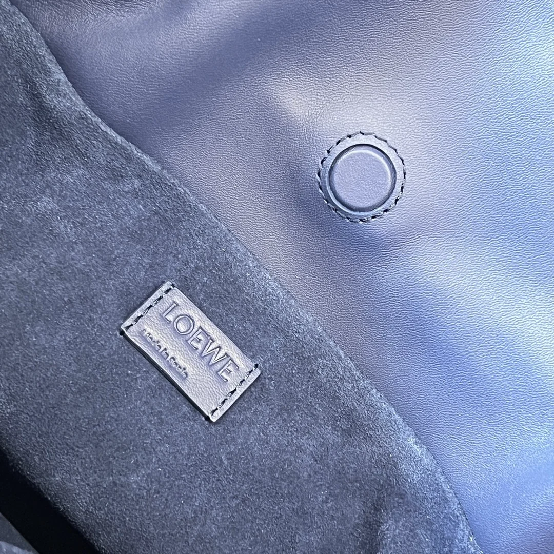 로에베 애너그램 플라멩코 클러치 백 네이비