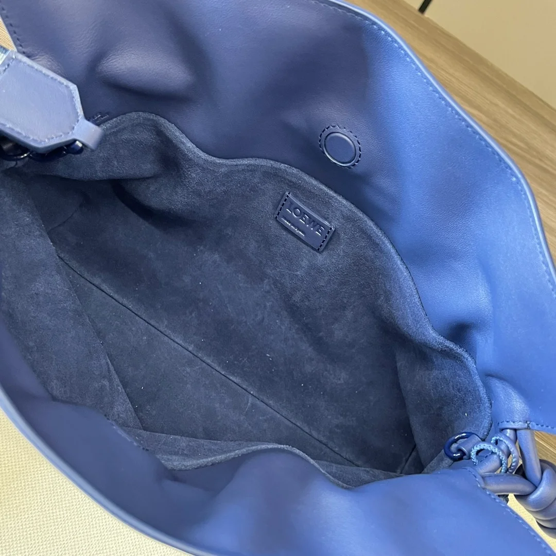 로에베 애너그램 플라멩코 클러치 백 네이비