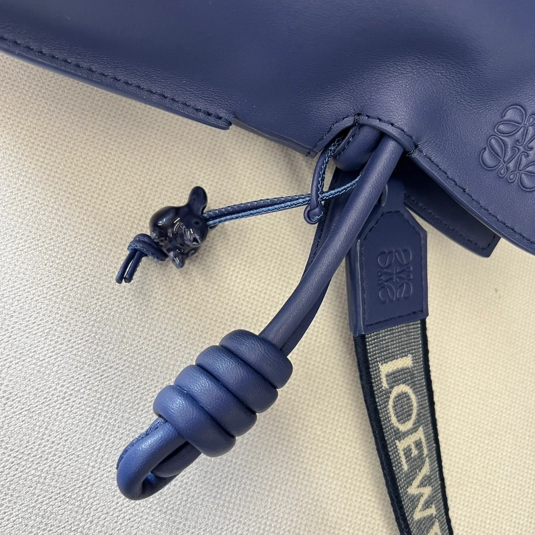 로에베 애너그램 플라멩코 클러치 백 네이비