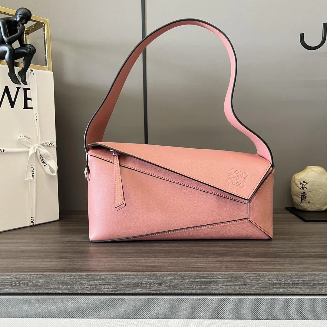 로에베 퍼즐 클래식 카프스킨 호보 백 핑크