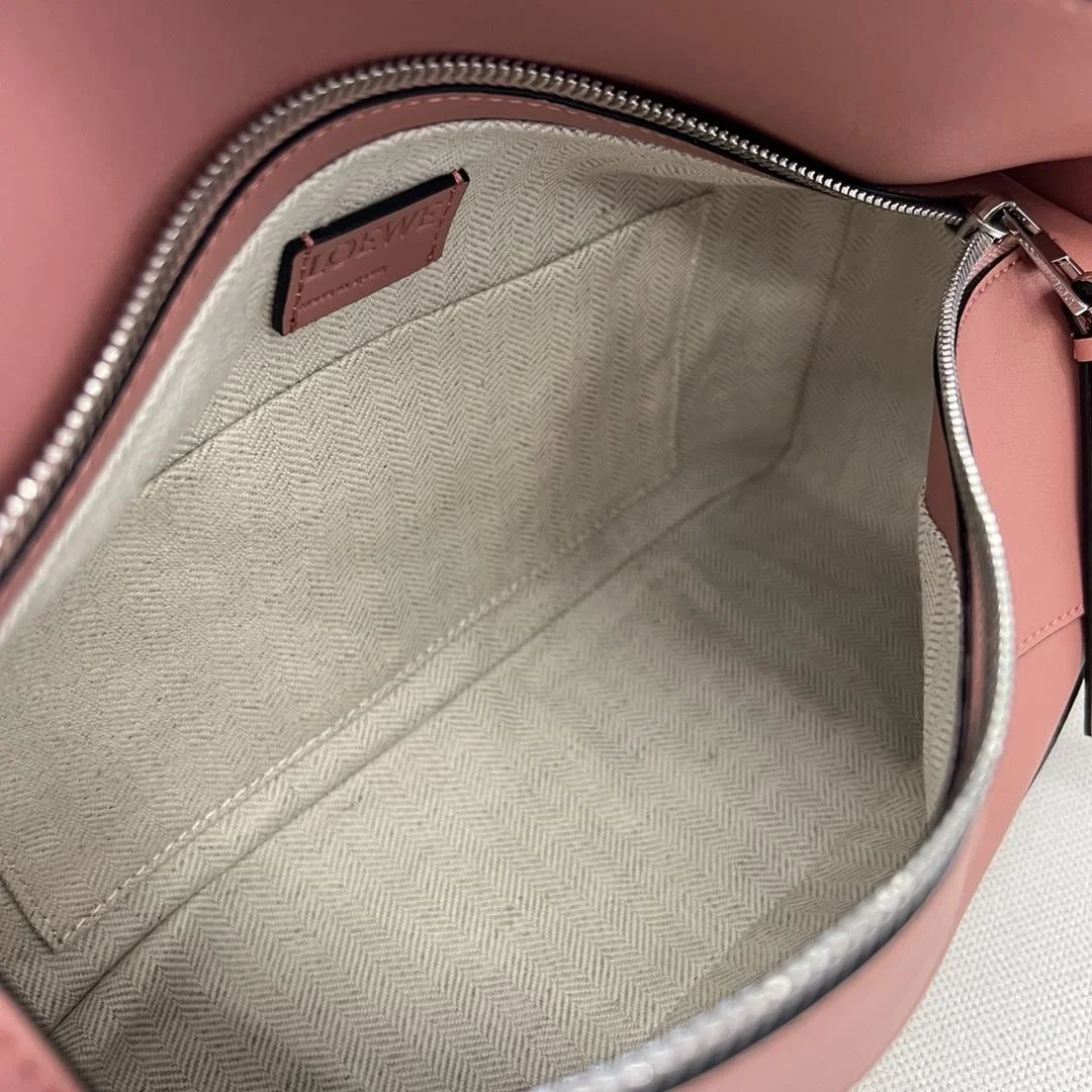 로에베 퍼즐 클래식 카프스킨 호보 백 핑크