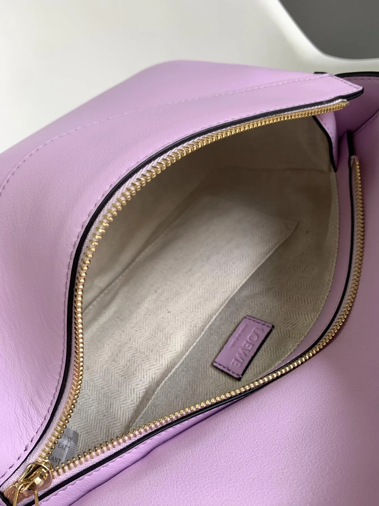 로에베 퍼즐 클래식 카프스킨 호보 백 퍼플