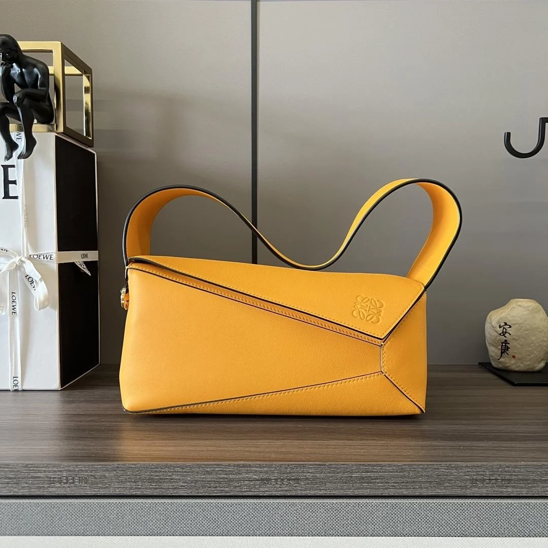 로에베 퍼즐 클래식 카프스킨 호보 백 오렌지