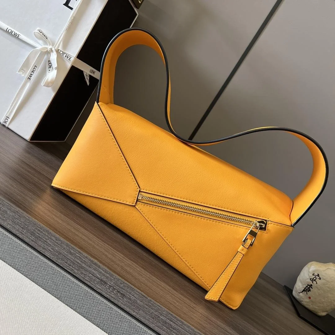 로에베 퍼즐 클래식 카프스킨 호보 백 오렌지