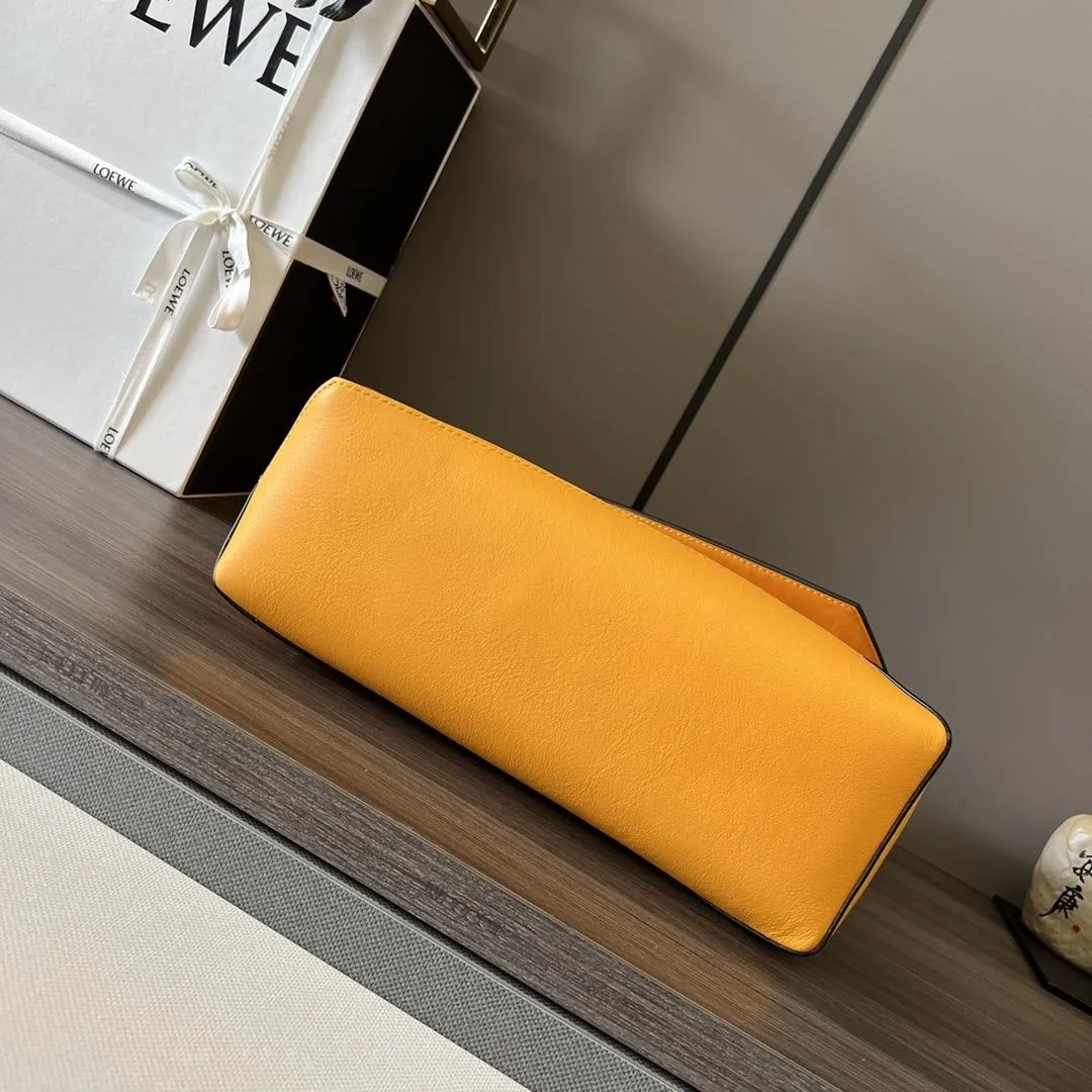 로에베 퍼즐 클래식 카프스킨 호보 백 오렌지