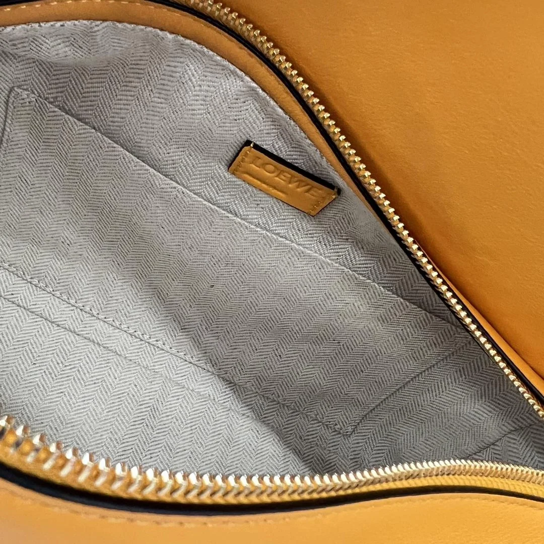 로에베 퍼즐 클래식 카프스킨 호보 백 오렌지