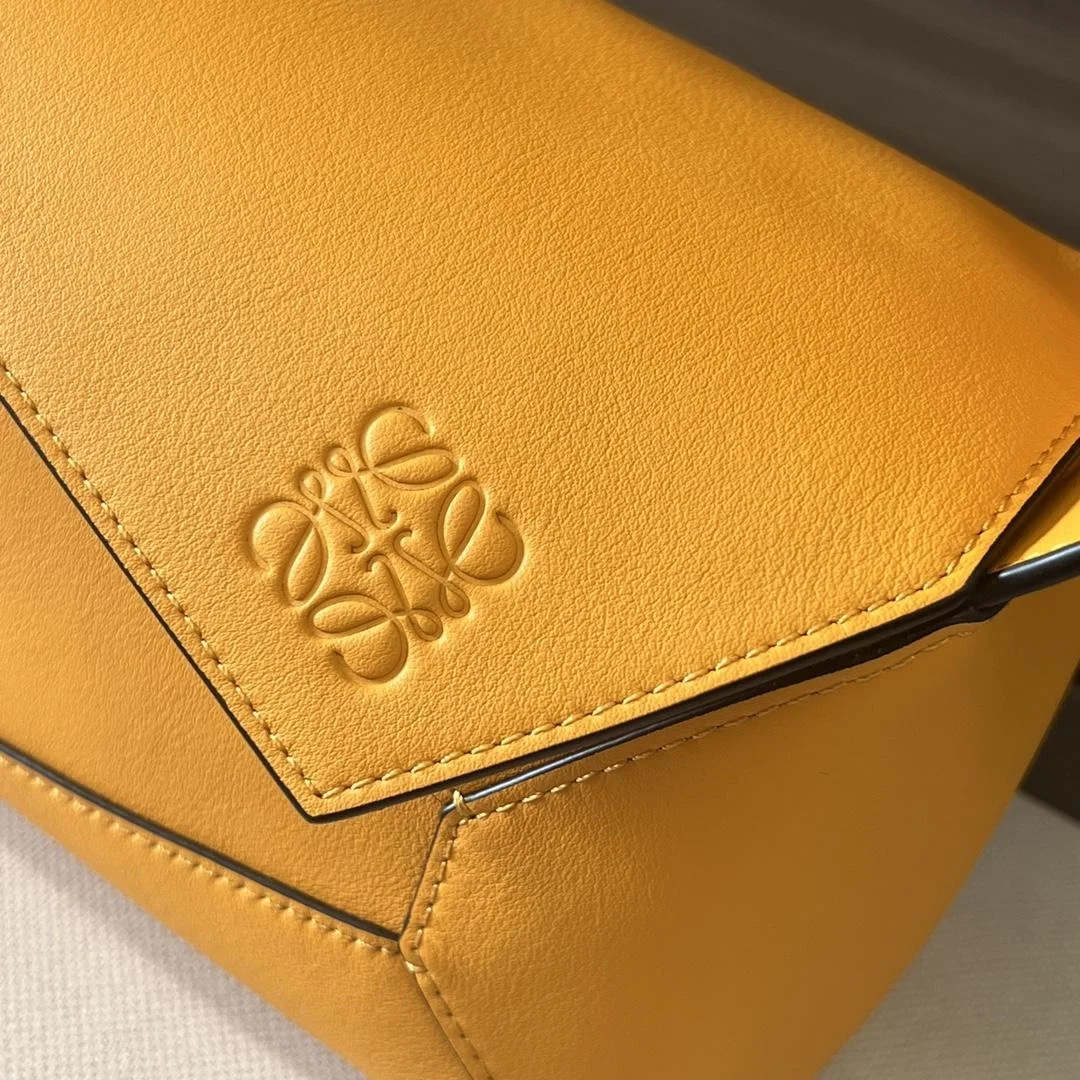 로에베 퍼즐 클래식 카프스킨 호보 백 오렌지