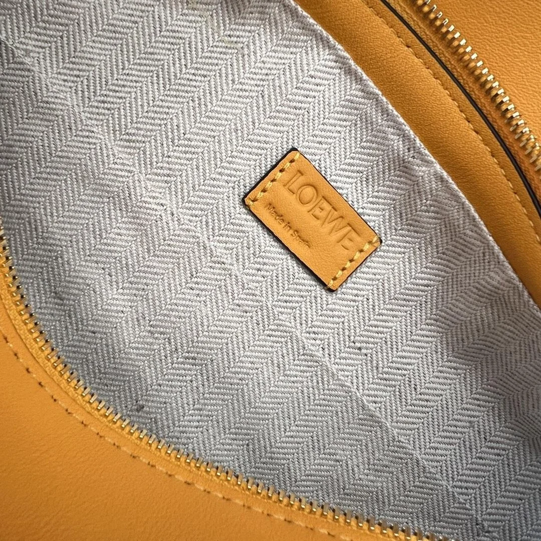 로에베 퍼즐 클래식 카프스킨 호보 백 오렌지