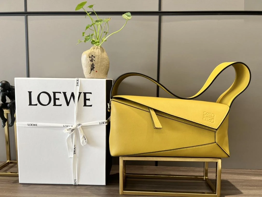 로에베 퍼즐 클래식 카프스킨 호보 백 옐로우