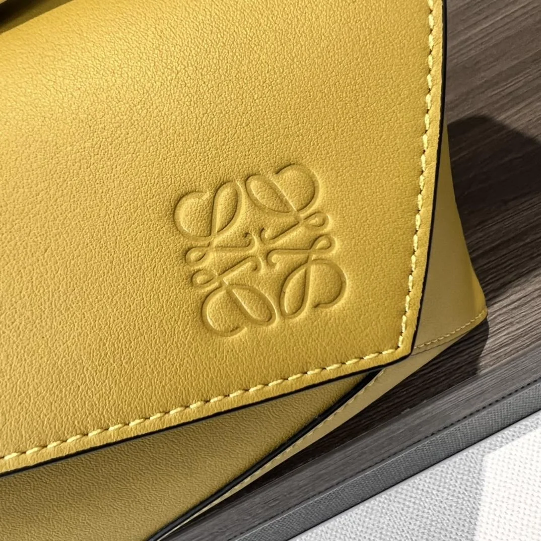 로에베 퍼즐 클래식 카프스킨 호보 백 옐로우