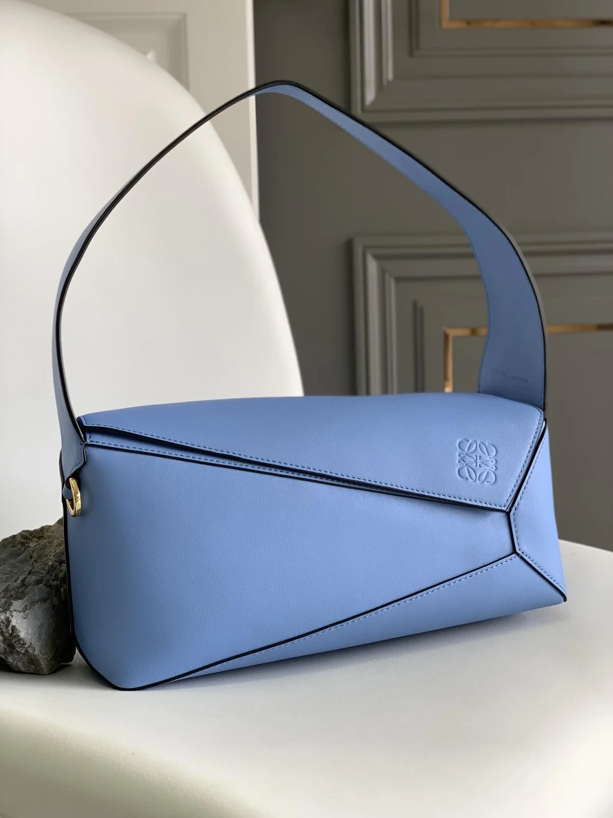 로에베 퍼즐 클래식 카프스킨 호보 백 블루