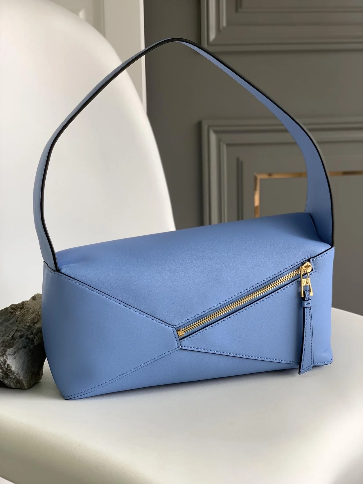 로에베 퍼즐 클래식 카프스킨 호보 백 블루