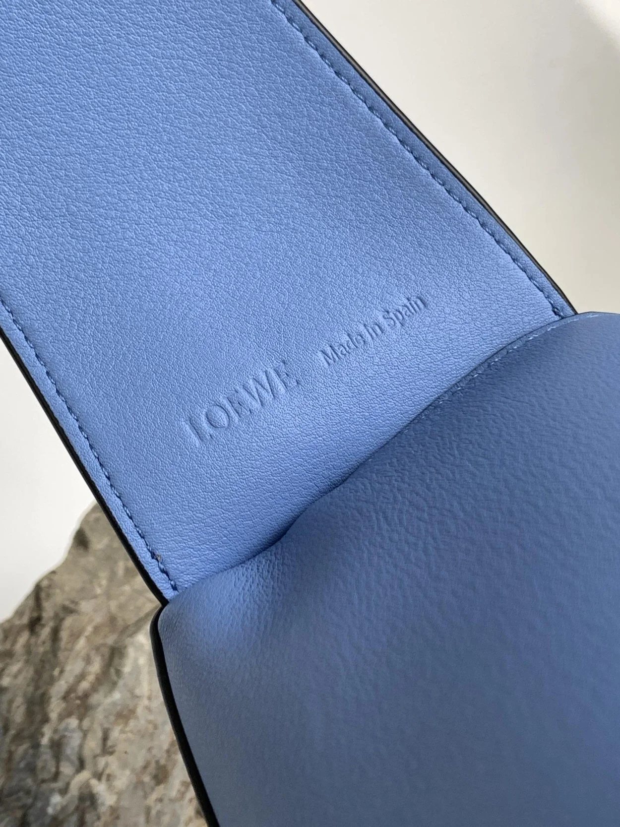 로에베 퍼즐 클래식 카프스킨 호보 백 블루