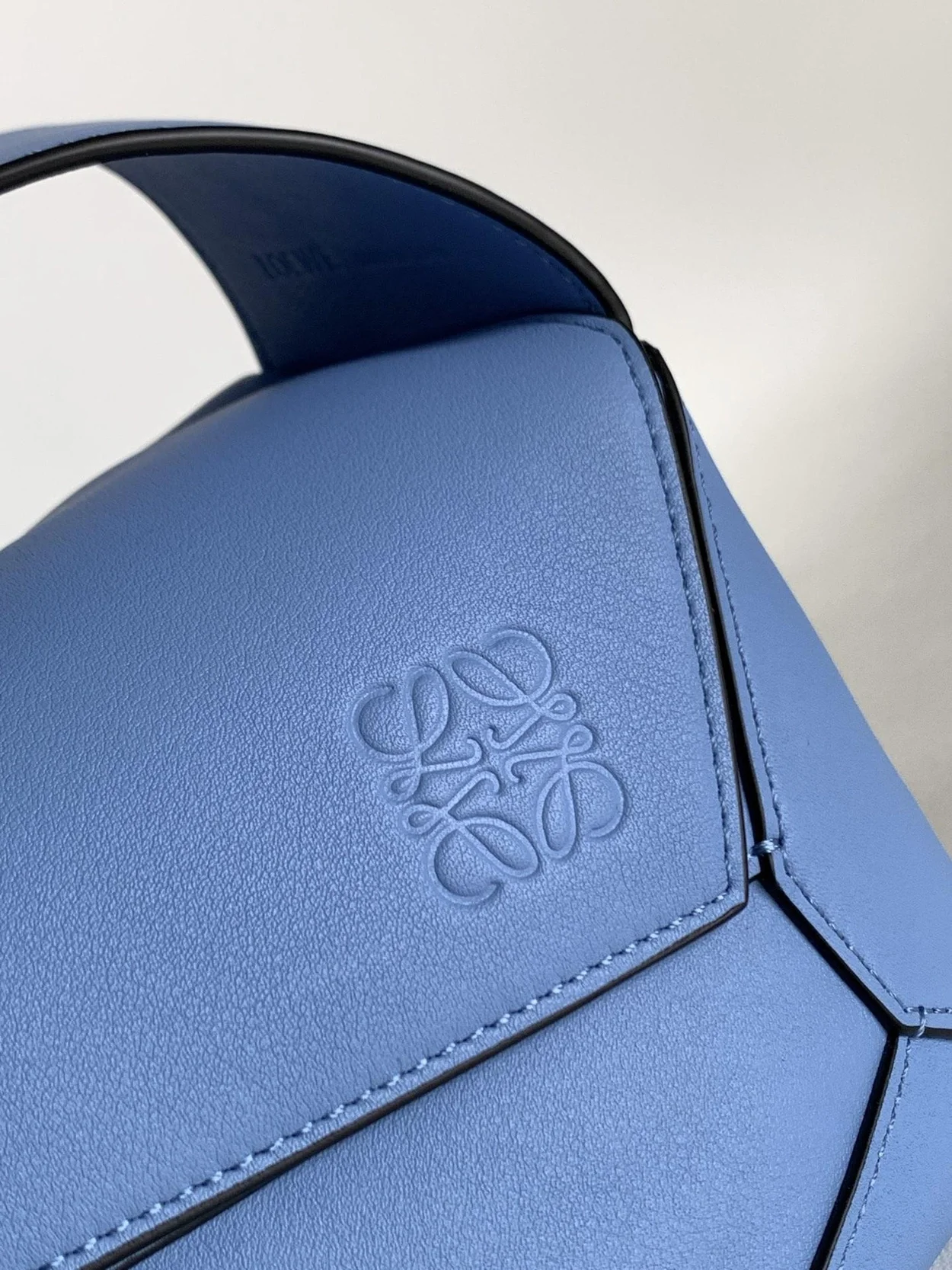 로에베 퍼즐 클래식 카프스킨 호보 백 블루