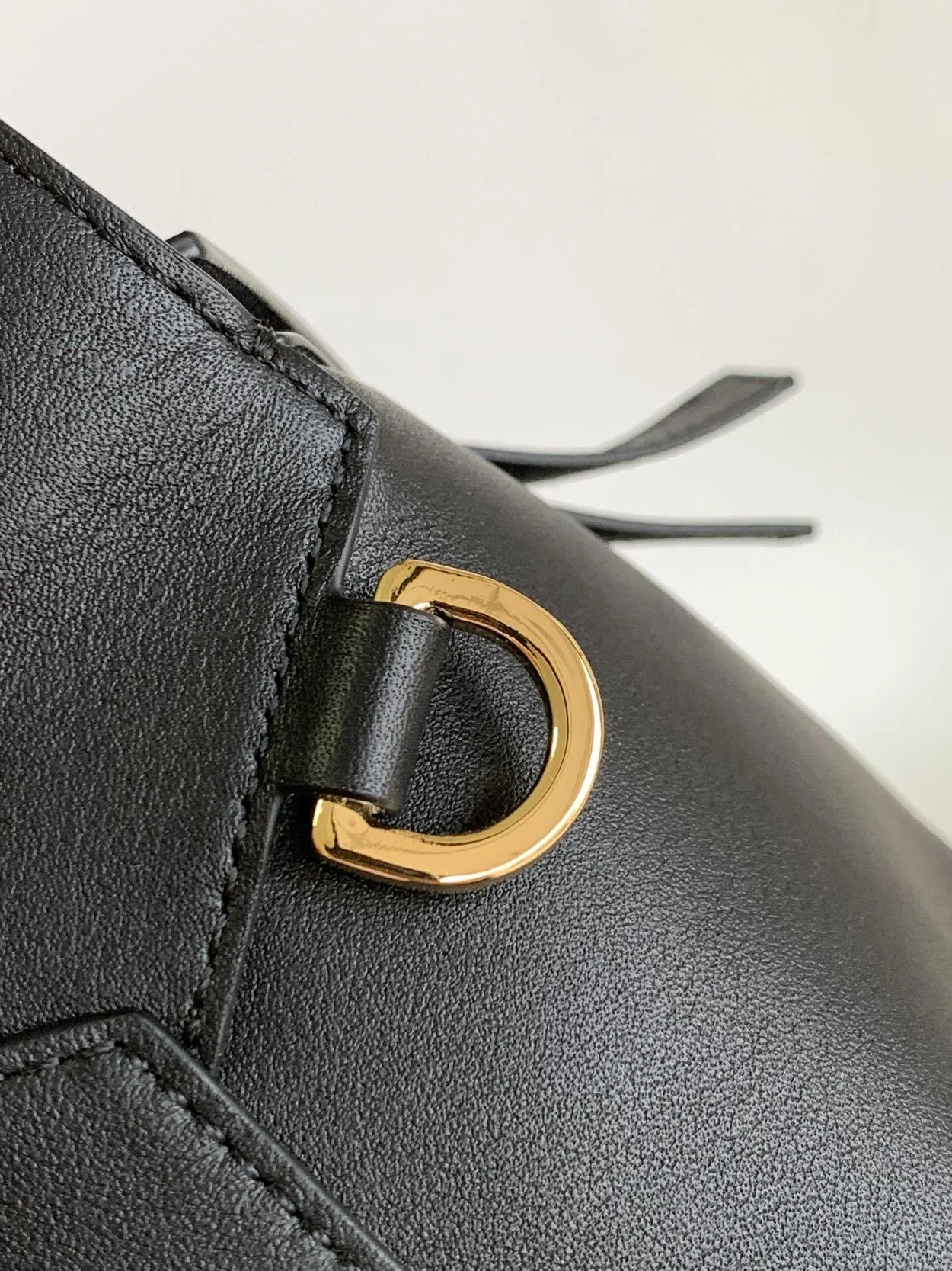 로에베 퍼즐 클래식 카프스킨 호보 백 블랙