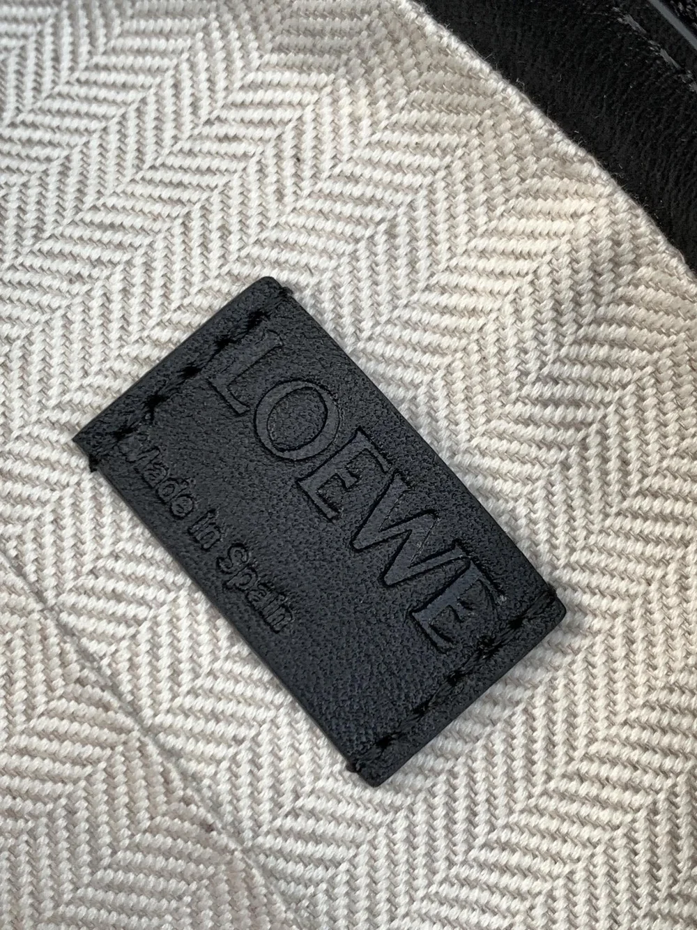 로에베 퍼즐 클래식 카프스킨 호보 백 블랙